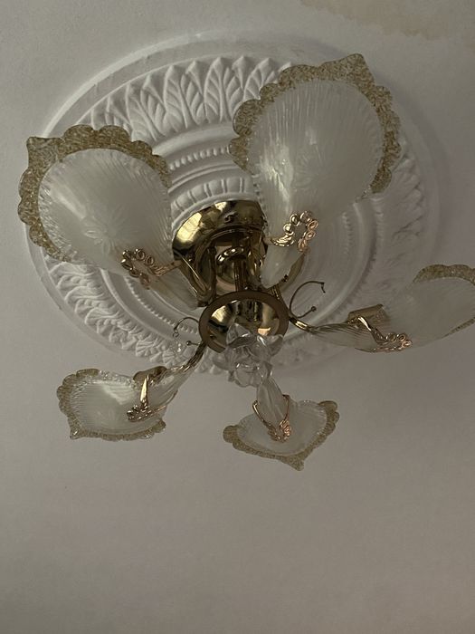 Продаются люстры