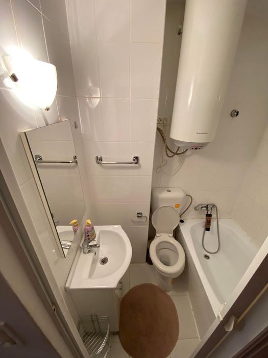 Închiriez garsoniera