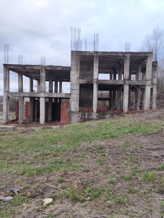 Teren 5.000 mp Fieni-Buciumeni | Fundație inclusă | Ideal Pensiune/Casă