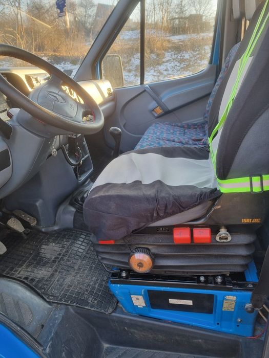 Vând auto platformă