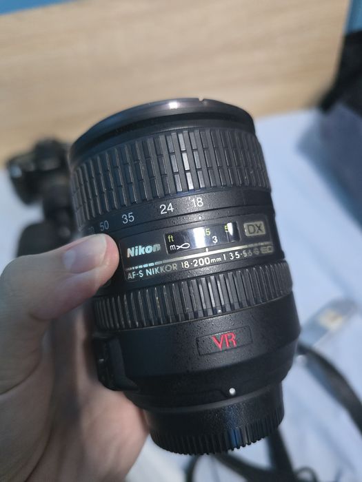 Vand tot echipamentul-Aparate nikon dslr si obiective
