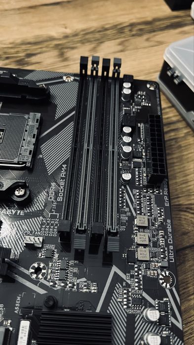 Материнская плата B550