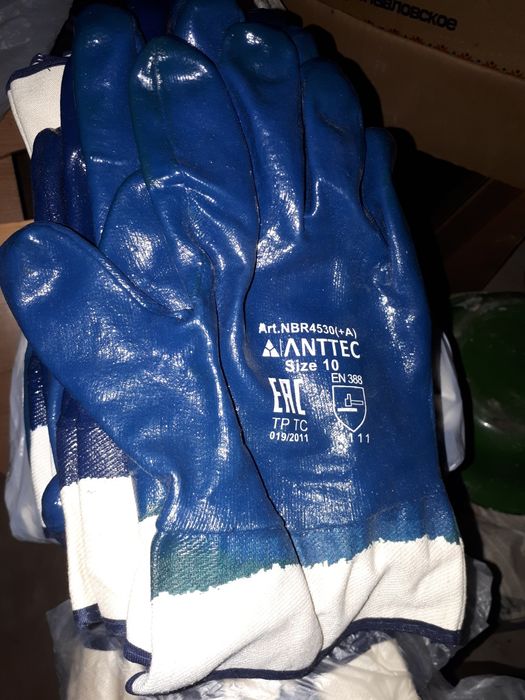 Продам перчатки прорезиненные.