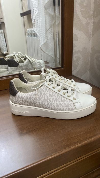 Кроссовки Michael Kors, ванильные