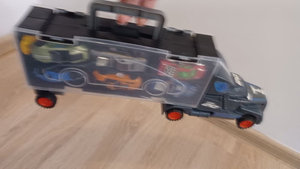 Trailer cu 12 masinute