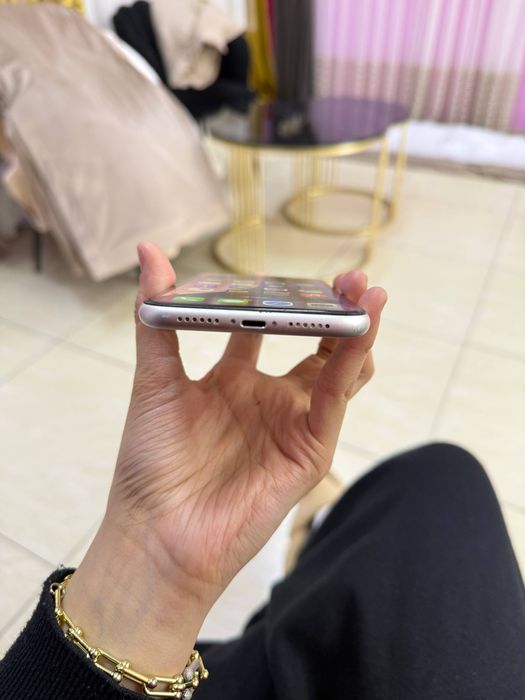 iPhone 11 ozi oladganla qlila