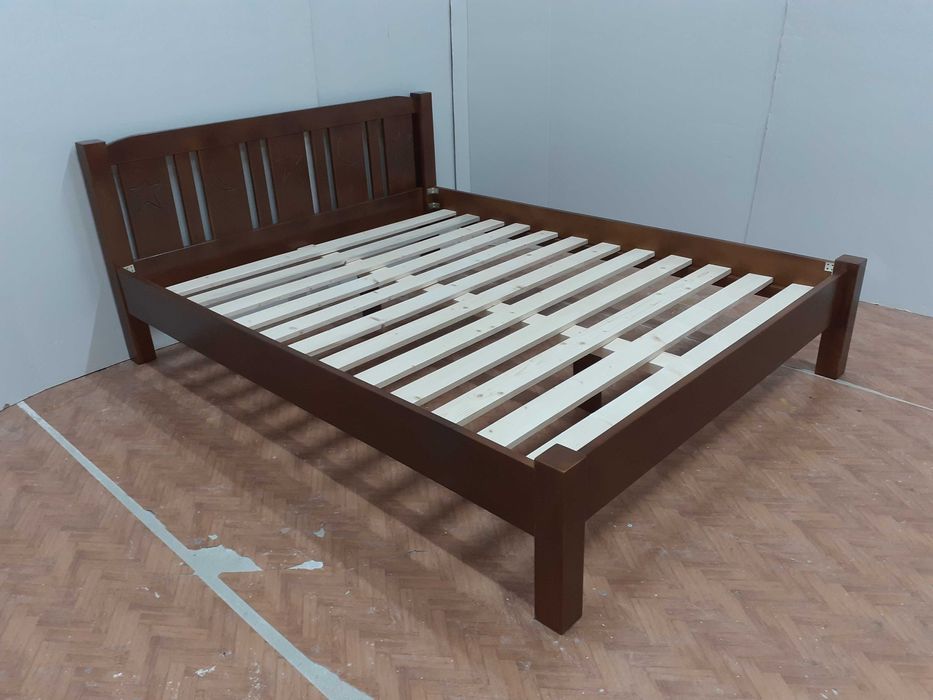 TRANSPORT GRATUIT.Pat matrimonial din lemn masiv cod 210A