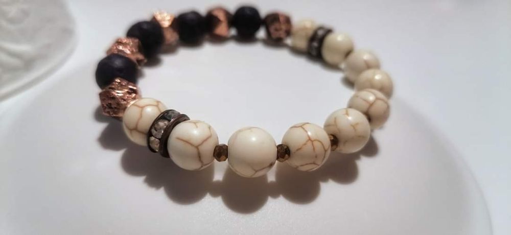 Гривна от естествени камъни и минерали