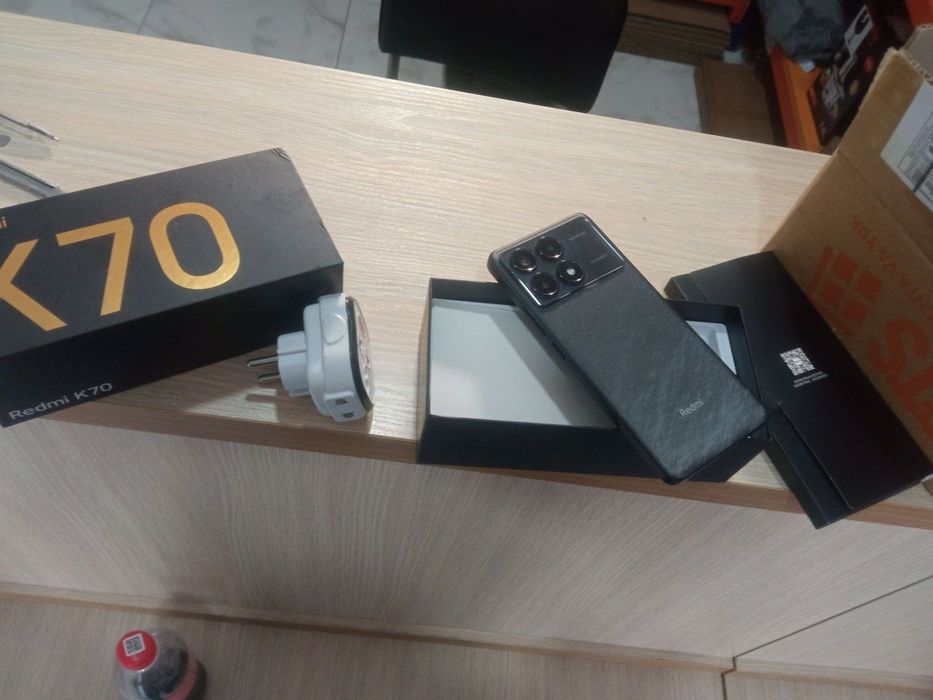 Redmi K70 (Poco F6 pro)