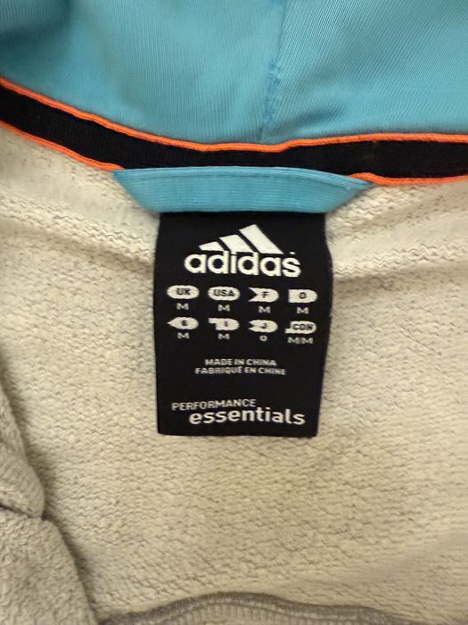 Adidas essentials суичер ленти през качулката