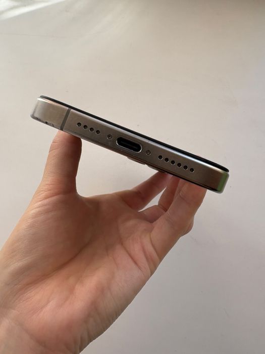 Продам iPhone 15 Pro Max
