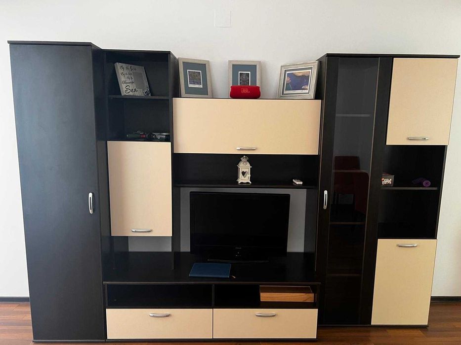 Mobilier bucătărie, dormitor, frigider, mașină de spălat, hotă, șifonier, pat matrimonial, lustra