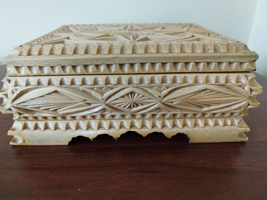 Шкатулки деревянные резной,ручной работы.