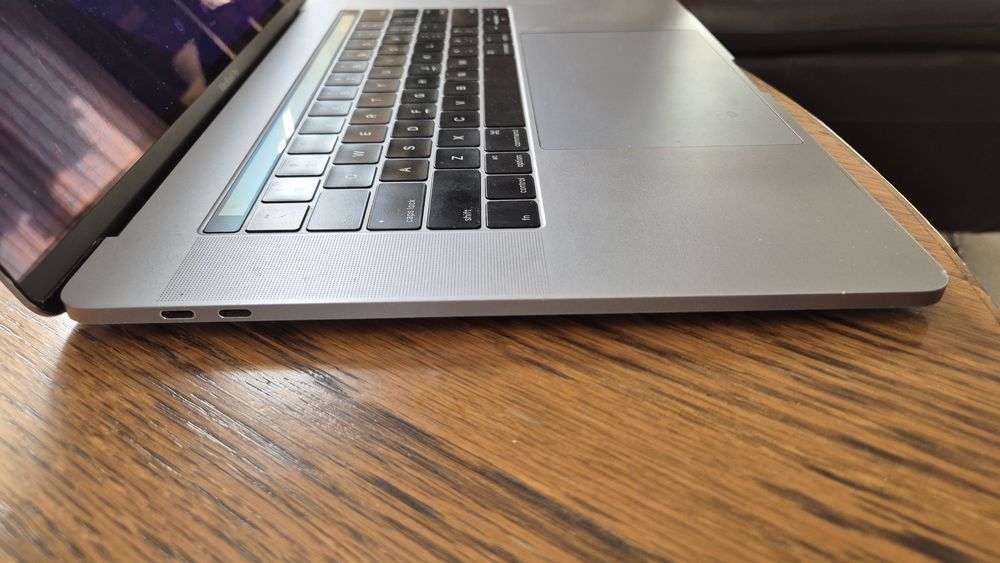 Macbook Pro 2016 15" i7 2.9GHz, 16GB RAM