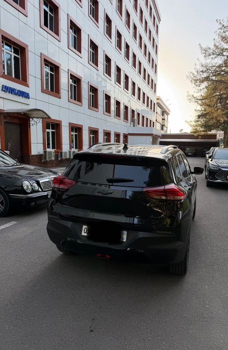 Chevrolet Tracker Premier (черный цвет)