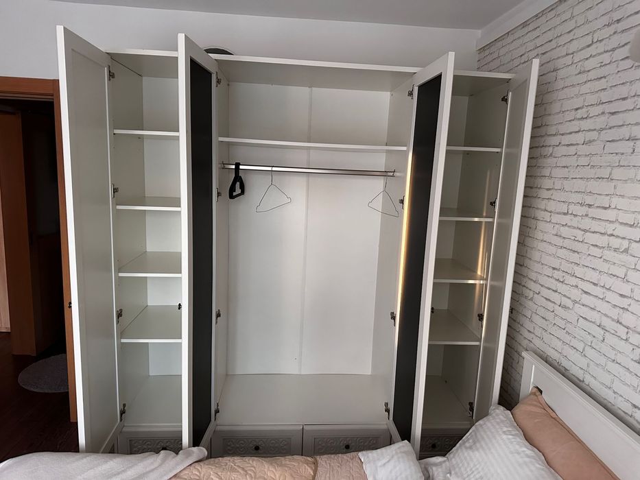 Sifonier cu 4 usi din lemn masiv, alb