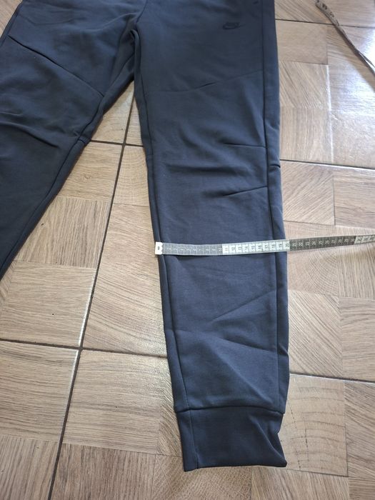Pantaloni Nike pentru bărbați ,nou cu etichetă,de culoare gri