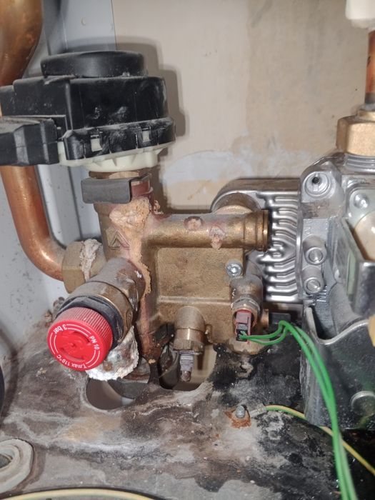 Услуги сантехника Установка и ремонт двух контурных  котлов и т.д