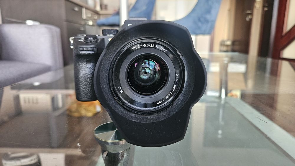Безогледален фотоапарат Sony Alpha A7 III + обектив Sony FE 28-70mm f/3.5-5.6 OSS