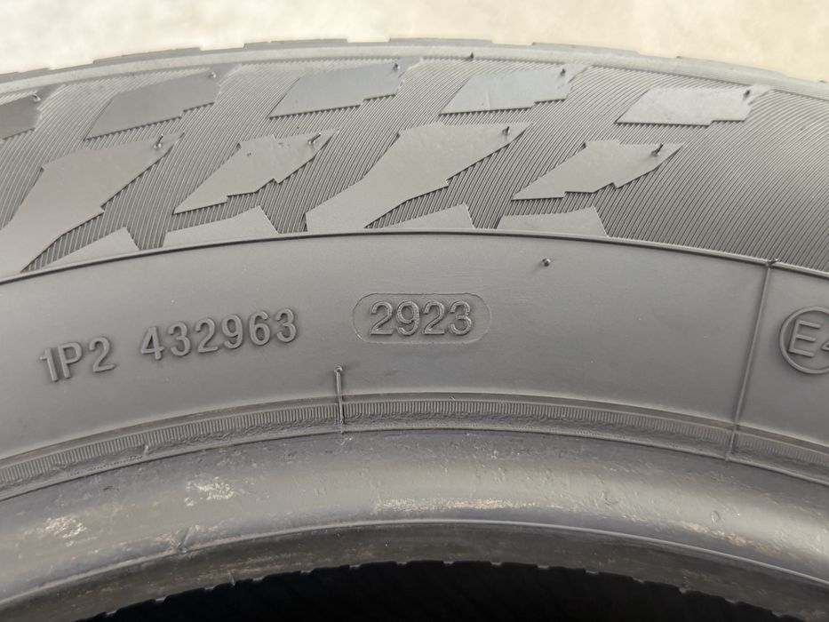 205/60/16 Nokian 2Броя: 100€ 7мм
