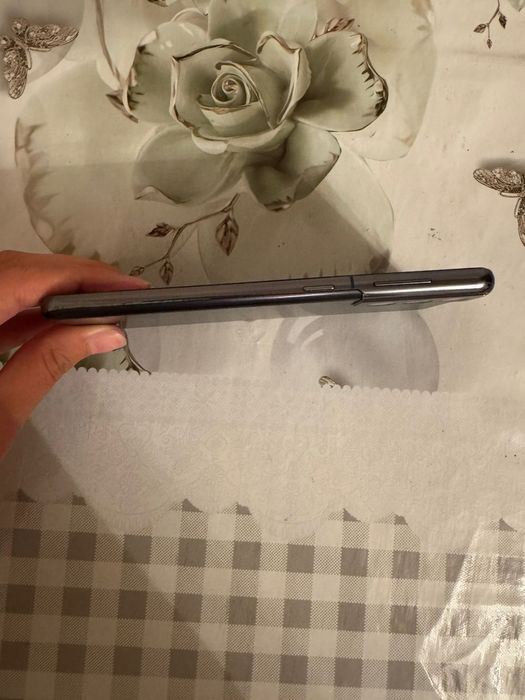 Продам Samsung S21 5G