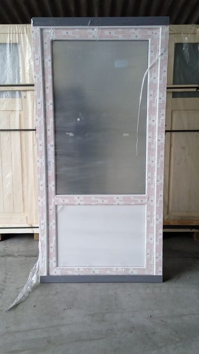 Usa PVC termopan cu BALAMALE MARI