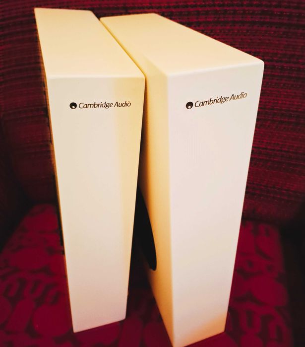 Wall bookshelf speakers Cambridge Audio WS30