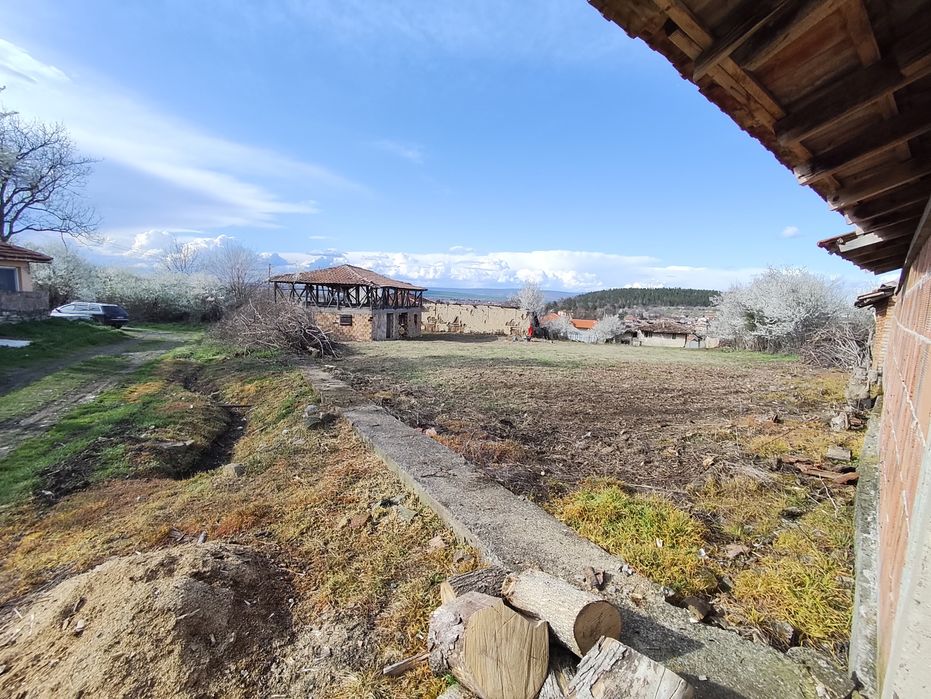 Дворно място в село Добри дял