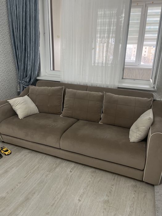 Мягкий диван в хороший состояние