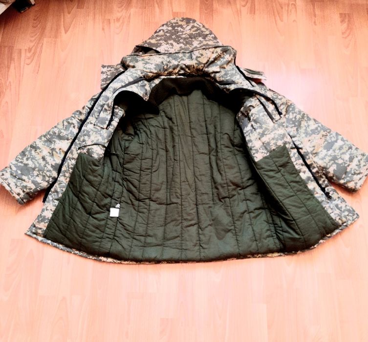 Бушлат военный очень тёмный ватный утеплитель.