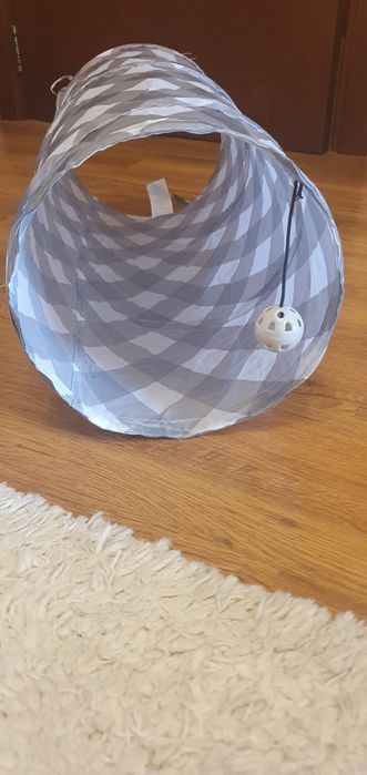 Аксесоари за котка/малко куче-легло, затворена тоалетна, купички и др.