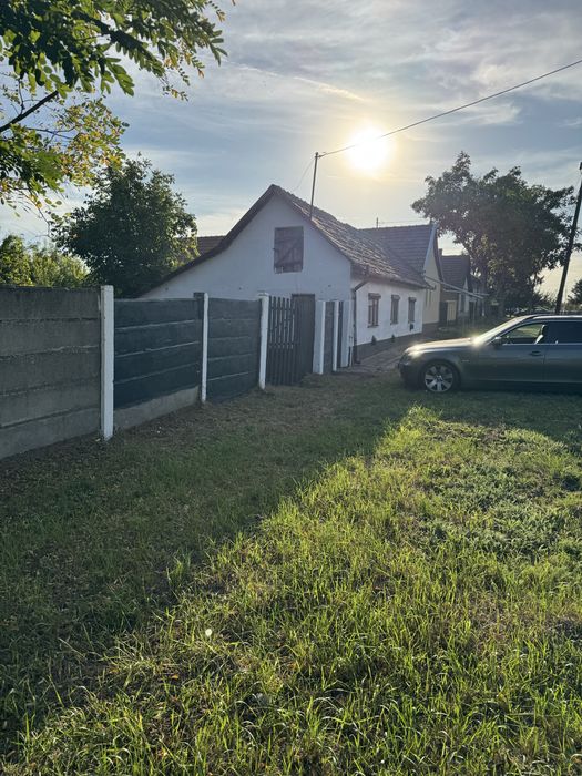 Vand teren de 1100 mp cu casa