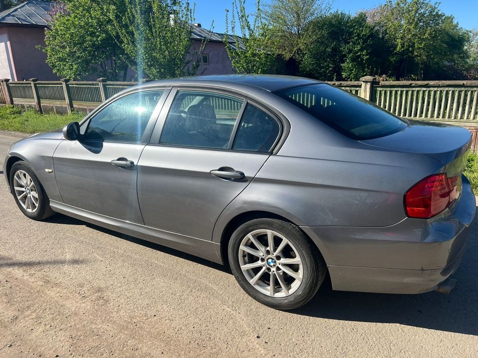 Bata  spate  portbagaj triple ușa geam  bmw e90 facelift 318d