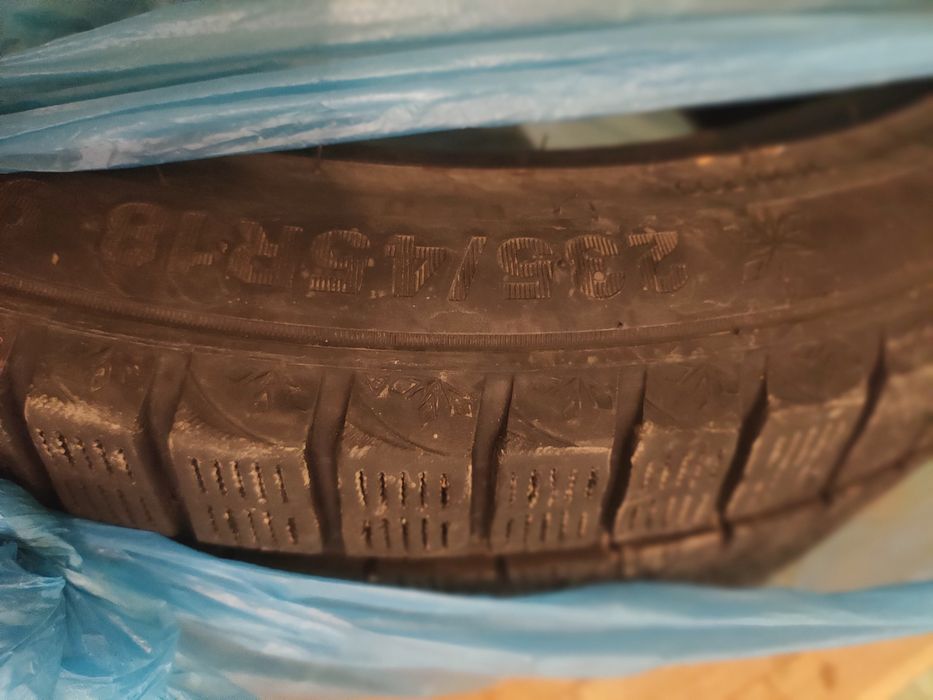 Продам авто резину 235/45/18