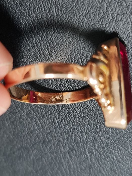 Золотое кольцо 583 пробы с рубином