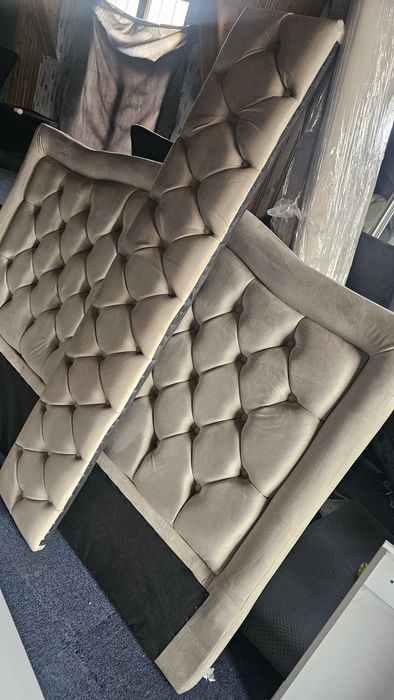 Vând paturi tapițate pe stoc angro și la bucata