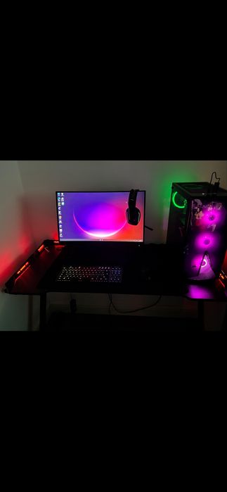 Masa gaming RGB.