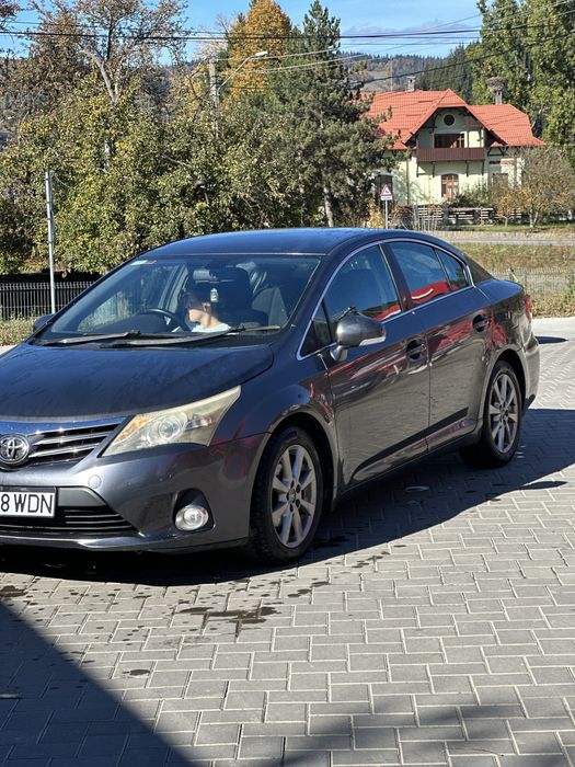 Toyota avensis 2012