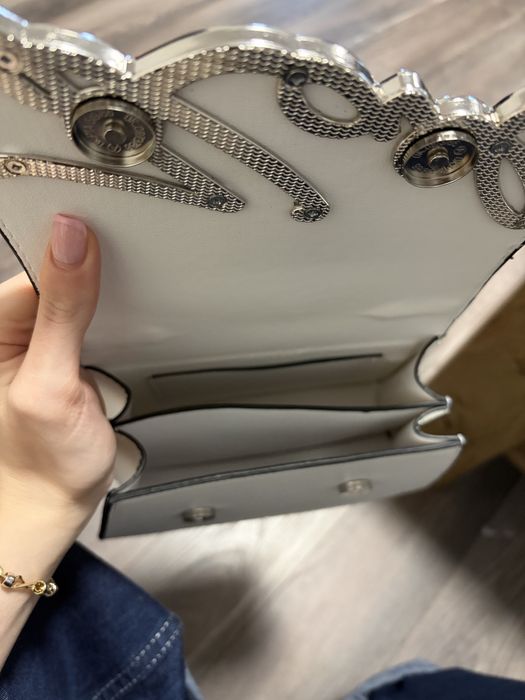 Бяла дамска чанта карл