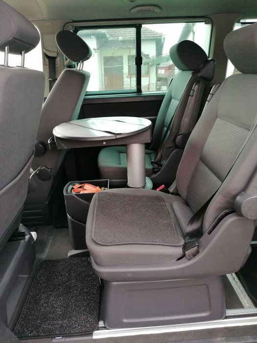 Vând Volkswagen MultiVan cu motorizare de 2.5 TDI