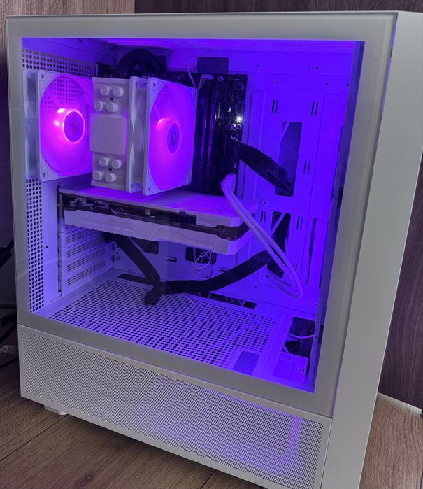 Белый игровой компьютер RX5600