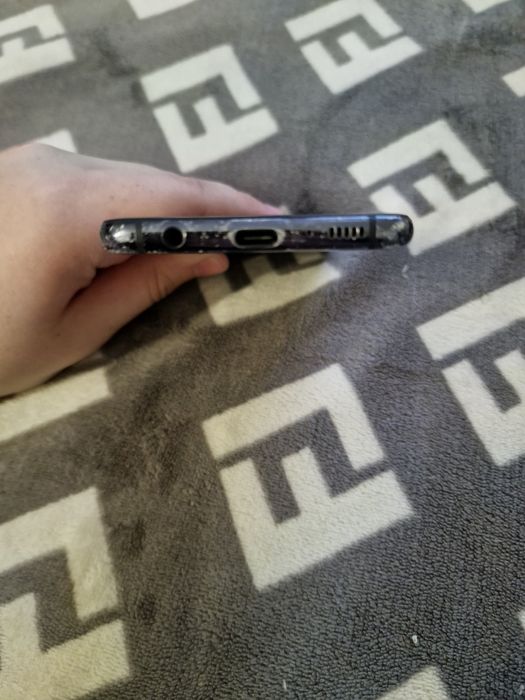 Samsung s10e в отличном состоянии