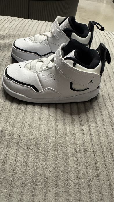 Нови детски маратонки Jordan