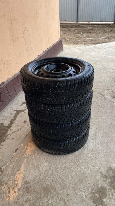 Зимние шины с дисками 185\65 R15