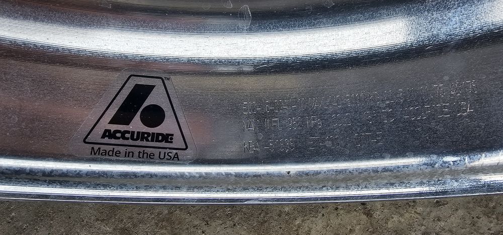 Dezmembrez Semiremorca & jante de aliaj