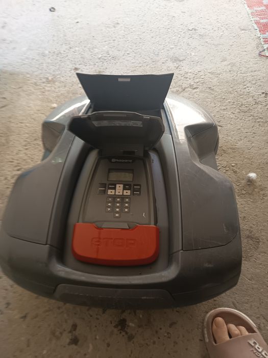 Cositoare automata pentru gazon Husqvarna  automower 310 pret negociabil