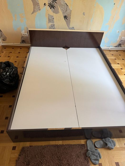 Pat și șifonier (Dulap)