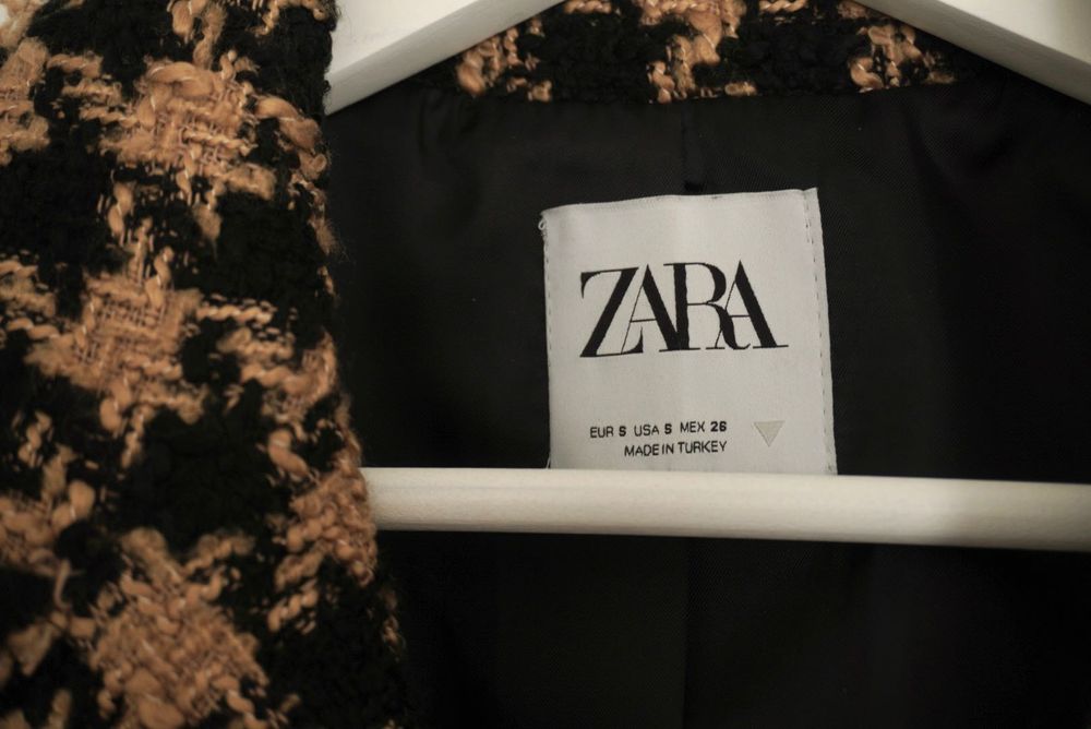 Структуриран къс блейзър букле Зара | Tailored cropped tweed jacket Zara