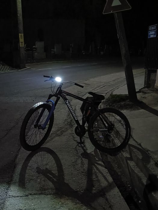 bicicleta hardtail pregatita de downhill