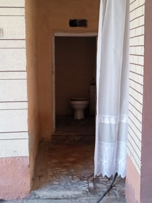 Uy sotiladi srochni 6 sutik